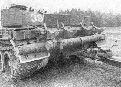 CZK - VO (výbušný odminovač) - Pripojenie VO k tanku T-55.