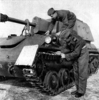 SOV - SU-76M (76mm samohybné dělo) - LSD-76 - počas údržby.