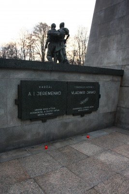 01.11.2010 - Pietní akt na uctění památky padlých vojáků - Památník Rudé armády