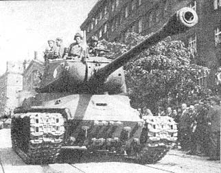 IS-2 - Slávnostná prehliadka 17.5.1945, Praha